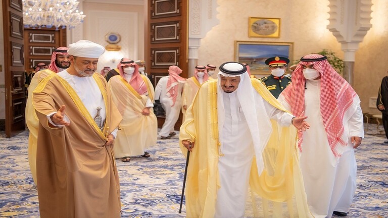 السعودية وسلطنة عمان تؤكدان على استقرار أسعار النفط والتمسك بمبادرة الرياض لحل أزمة اليمنية السعودية وسلطنة عمان تؤكدان على استقرار أسعار النفط والتمسك بمبادرة الرياض لحل أزمة اليمنية