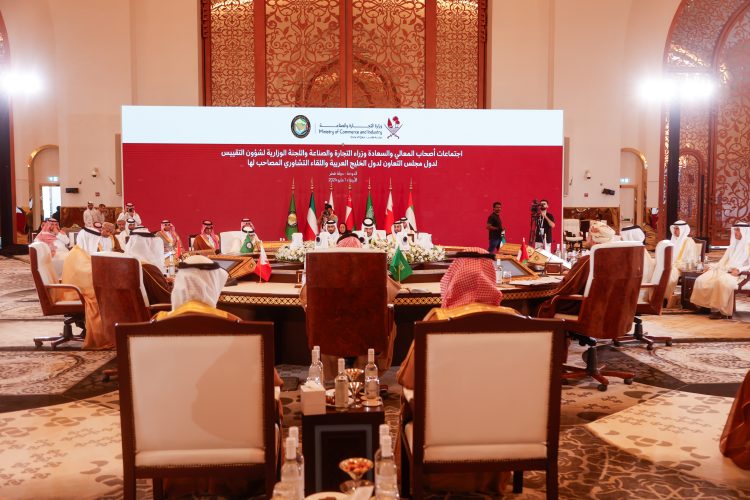 الانتهاء من قائمة المهن والأنشطة الاقتصادية المسموح لمواطني دول مجلس التعاون بممارستها بالدول الأعضاء