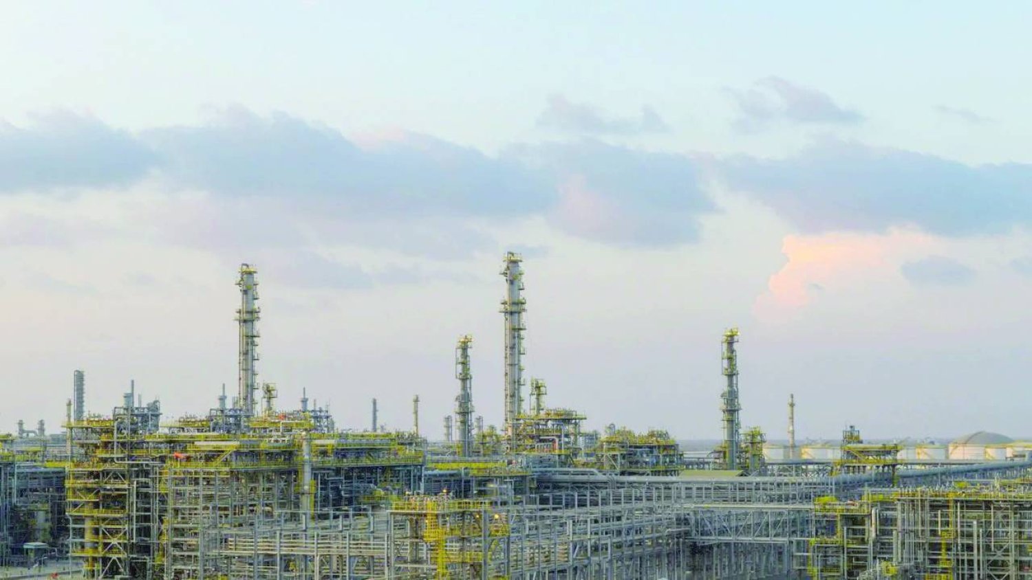 أرباح «أرامكو» تفوق التوقعات وإيراداتها الأعلى منذ 2022