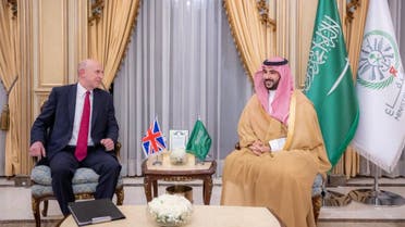 وزير الدفاع السعودي يبحث مع نظيره البريطاني تحديات المنطقة